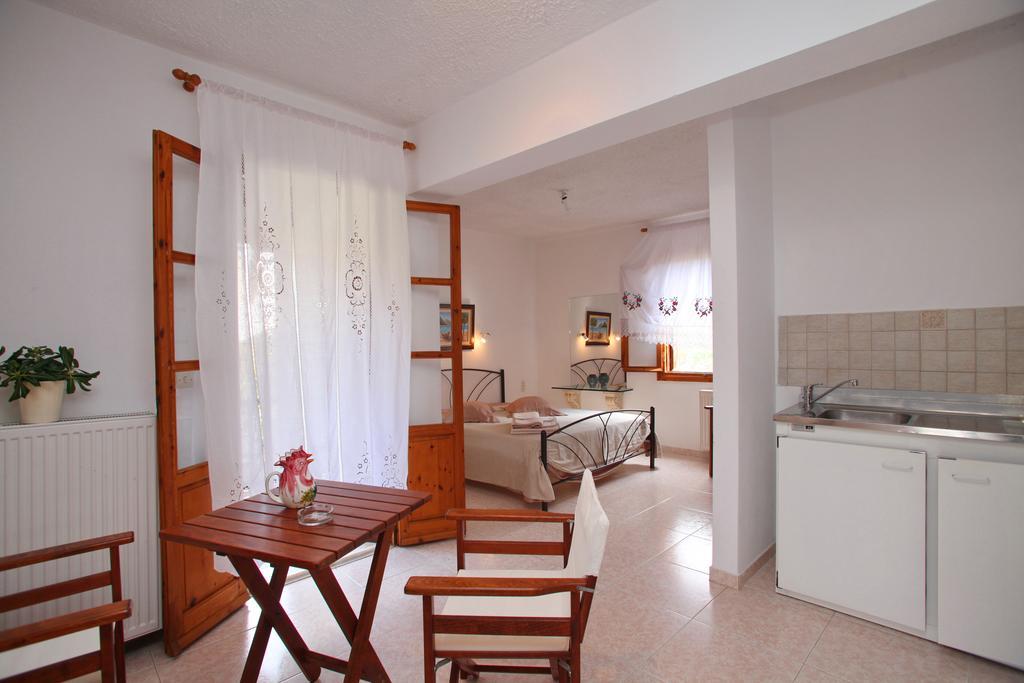 Marlitsis Apartments & Studios Скопелос Экстерьер фото